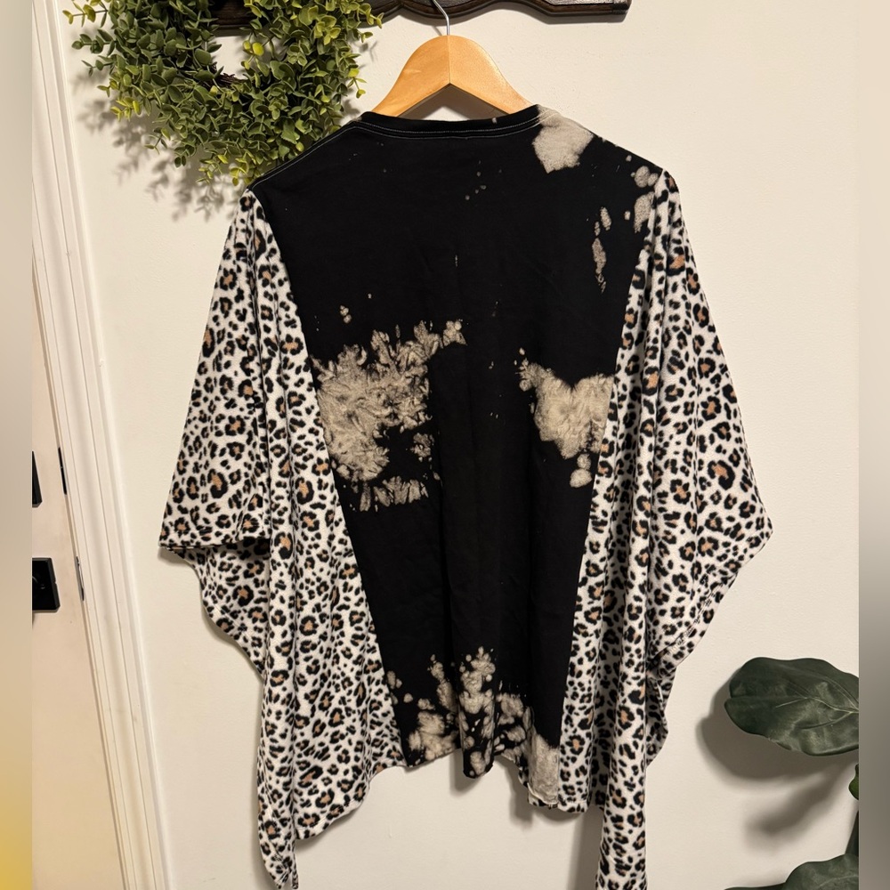 Custom Britney Spears Graphic Tee with Fleece Leopard Print Kimono Sleeves - Picture 5 of 5